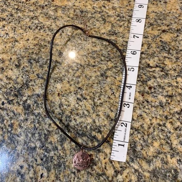 Women’s mountain necklace faux leather chain faith can move mountains necklace - Picture 5 of 5